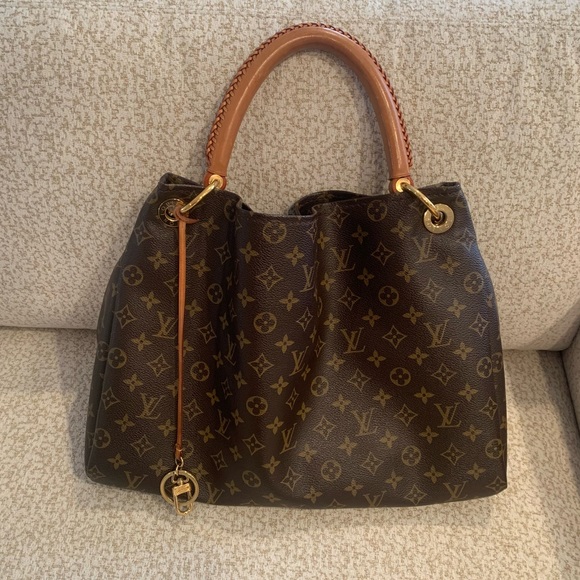 Louis Vuitton Artsy MM Monogram Canvas Shoulder Bag - Picture 2 of 6